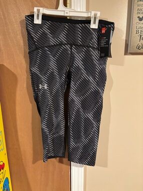 Under Armour Black & White Diagonal Stripe Capri Leggings